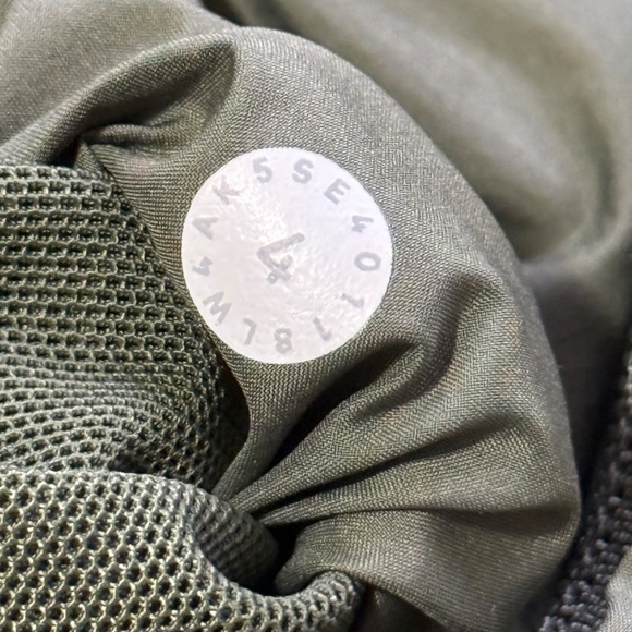 Lululemon Weightless Wunder Reversible Puffer Jacket Size 4 - Picture 5 of 14